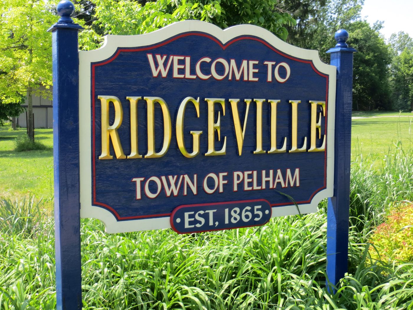 Welcome to Ridgeville sign in the Town of Pelham; Van Blanc supplies sea cans across Ridgeville and the Fonthill area.